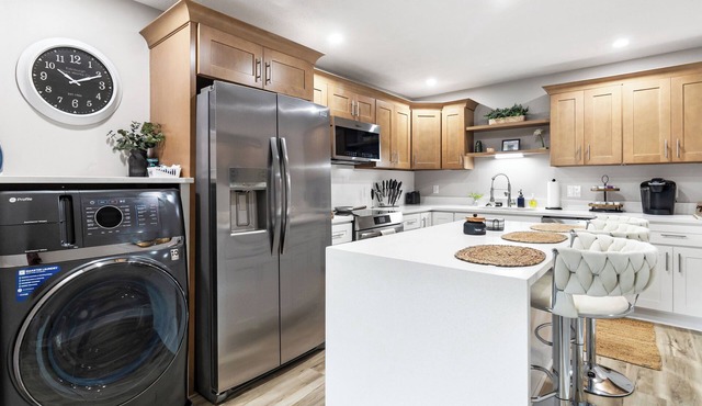Bright, cozy 2 BR/1 Bath apt in Prime location-steps away from WVU Stadium & Hospital