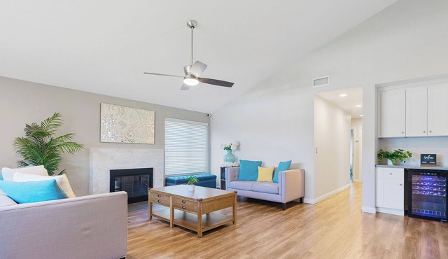 Bright Cozy 3b/2b with nice backyard & BBQ