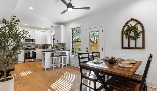 Bright & Cozy 4BR Less than a 1 Mile from Downtown Greenville