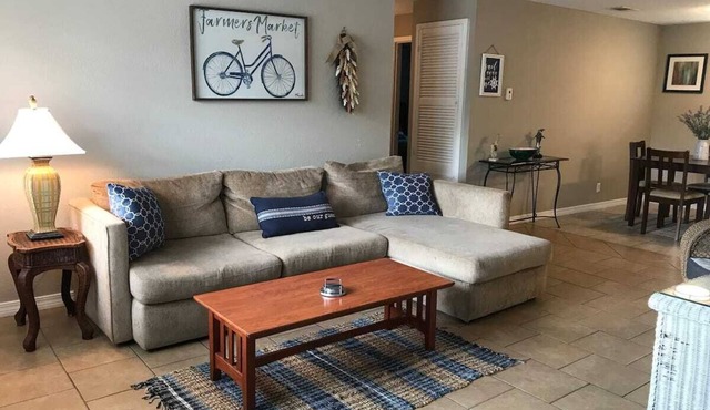 Bright, Cozy and Blocks to Beach 2 Bedroom!