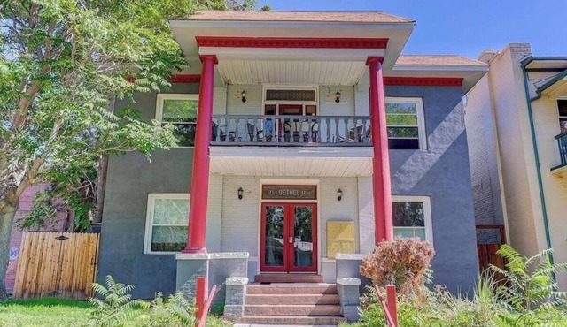 Bright & Cozy Apt in Vibrant Neighborhood