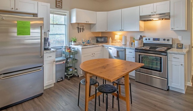 Bright, Cozy, Dog Friendly, Shenandoah area!