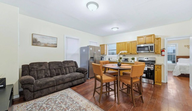 Bright & Cozy Furnished 2BR ~ Extended Stays