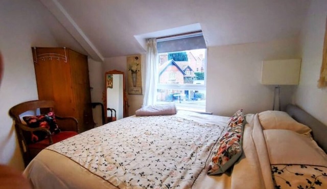 Bright cozy apartment in North Cotswolds