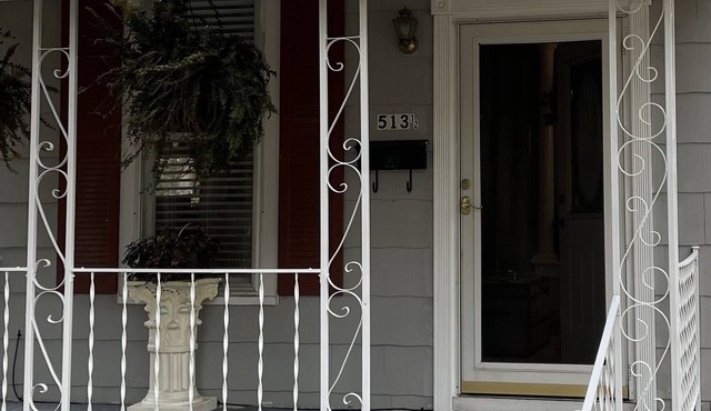 Bright & Cozy Home With Open Floor Plan