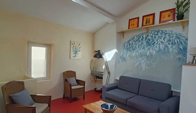 Bright, cozy little house on a quiet cul-de-sac in the village center