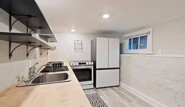 Bright Cozy Private Suite