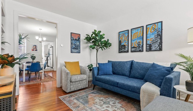 BRIGHT & COZY Rowhouse in Prime Location - WalkScore 98/100