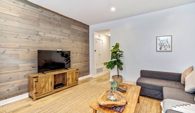 Bright + Cozy! Sleeps 6! Fishtown Masterpiece! Free Street Parking!