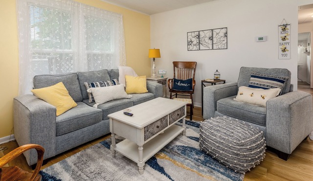 Bright & Cozy Stay Near Downtown Mt. Vernon