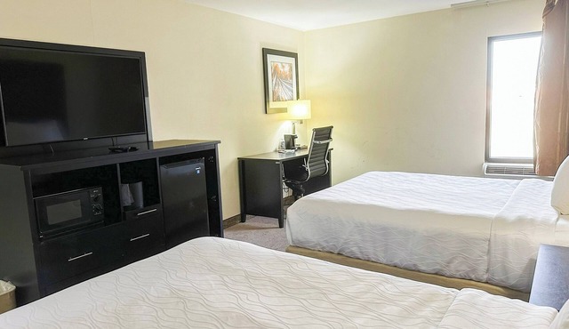 Bright Double Queen Stay | 2 Rooms | Family-Friendly Room Near Dining & Parks