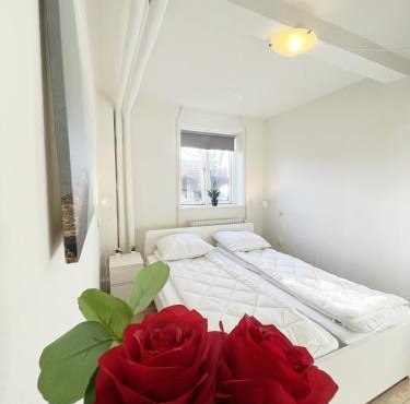 Bright Double Room 1 Free Parking