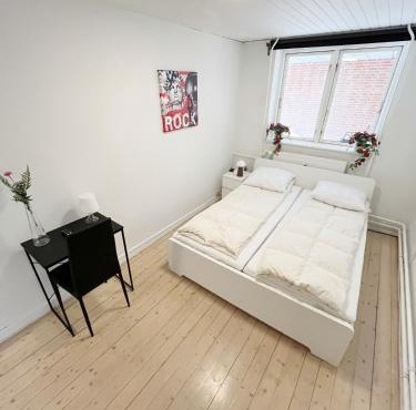 Bright Double Room 3 Free Parking