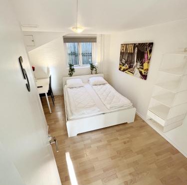 Bright Double Room 5 Free Parking