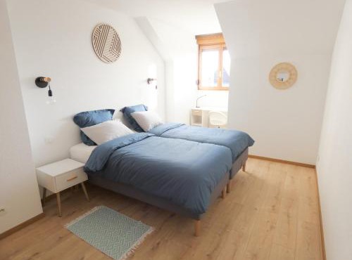 Bright Duplex with Balcony & Parking, 6 guests, 5 min from Colmar
