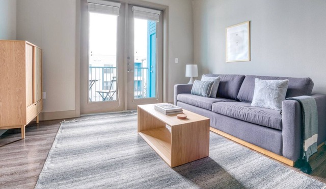 Bright East Austin 1BR w/ Pool, Gym & W/D, nr restaurants, by Blueground