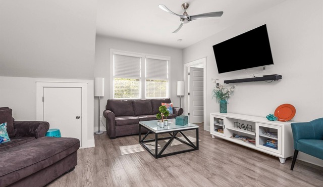 Bright East Nashville Guest House | 2 Balconies, King Bed, Walkable