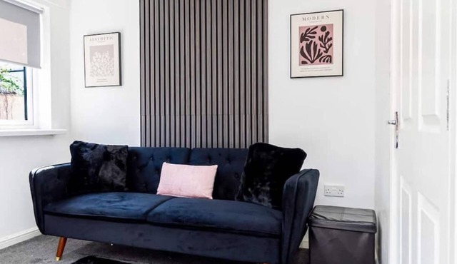 Bright Elms 1 | Sleeps 7 | Free Parking