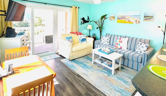 Bright end unit, Ocean Views, 1st floor, Pool, large beach, Direct access !