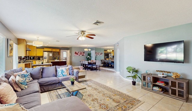 Bright Escape with Private Pool, Easy Beach Access, Free WiFi & Open Layout