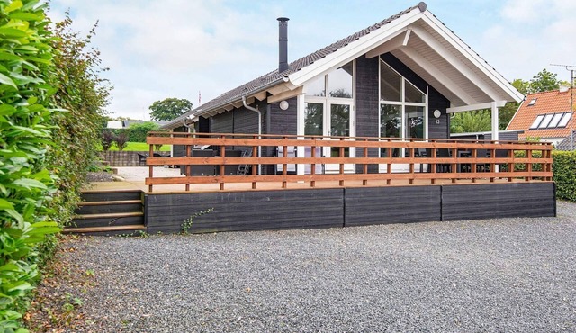 Bright Family Cottage by Kelstrup Beach