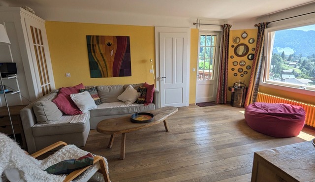 Bright, family-friendly apartment just outside Villars!