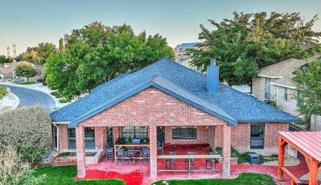 Bright Family Home in Safe, Quiet Neighborhood