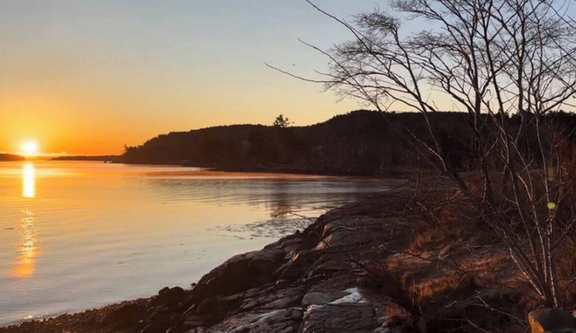 Bright Farmhouse 2nd & 3rd Floor in charming Lamoine with Beach Access