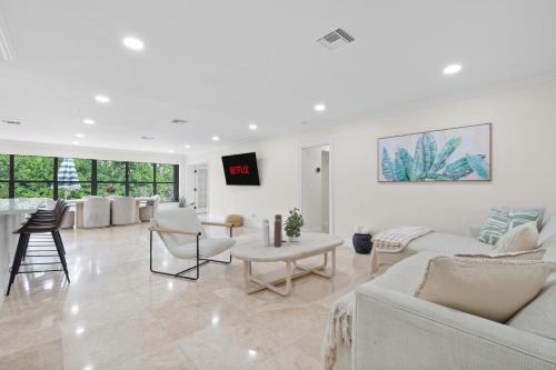 Bright Fort Lauderdale Villa with Private Heated Pool, Modern Décor and Palm-Lined Outdoor Oasis