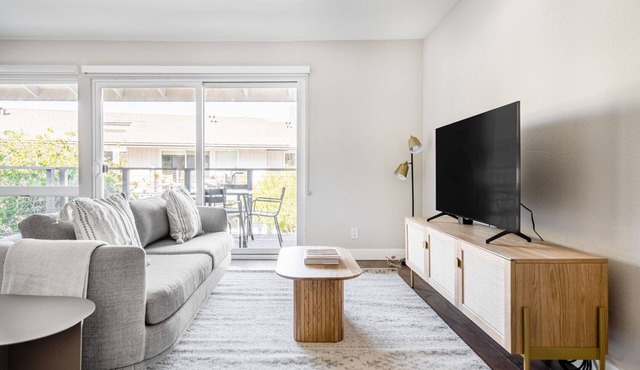 Bright Foster City 2BR w/Gym, W/D & Pool, near Caltrain, by Blueground