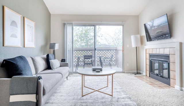 Bright Foster City 2BR w/Gym, Pool & W/D, nr shops, by Blueground