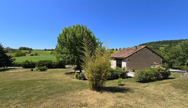 Bright cottage with enclosed garden and parking