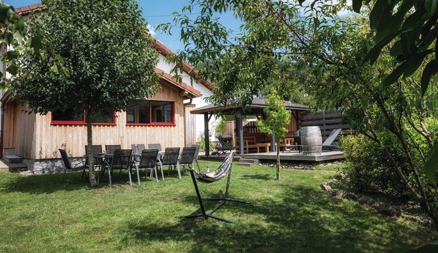 Bright and colorful house with sauna, hut, henhouse, bicycles & garden