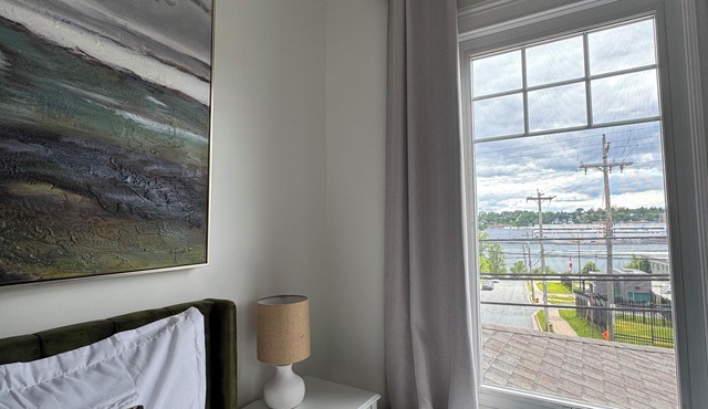 Bright fresh with Harbour views close to everything