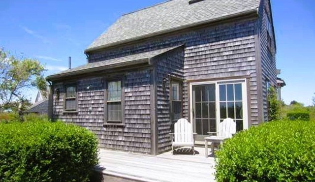 Bright freshly decorated 2-bedroom house on an acre