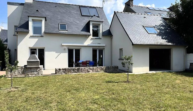 Bright, fully renovated house just a few steps from the beach and shops.