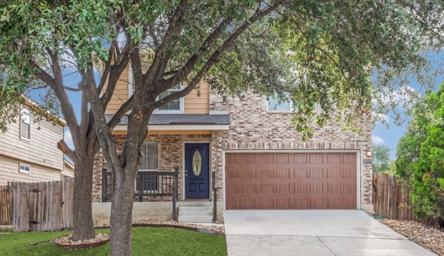 Bright, fun, and welcoming home near Lackland and Seaworld