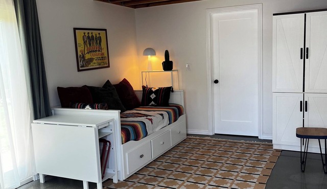 Bright furnished studio near USC