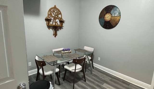 Bright, furnished studio-Perfect for traveling professionals or students