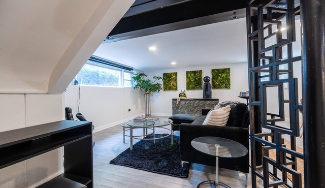 Bright Garden Studio