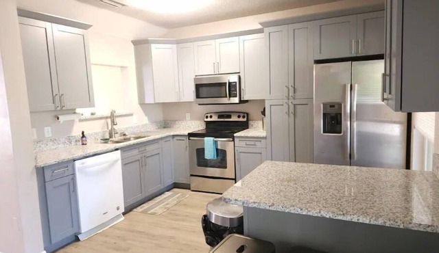 Bright Gated TH- Wiregrass Shops