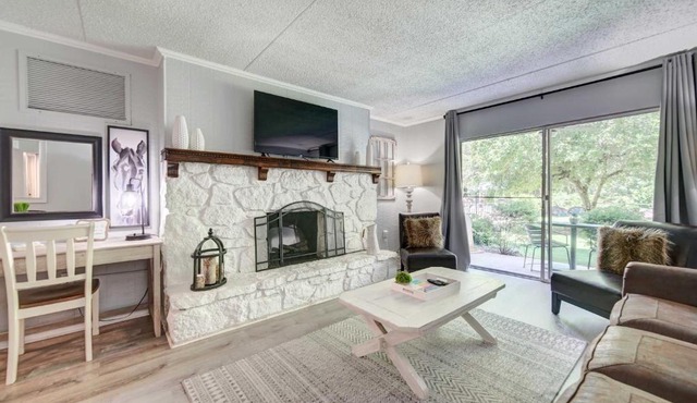 Bright Gatlinburg Condo Less Than 1 Mi to Main Strip!