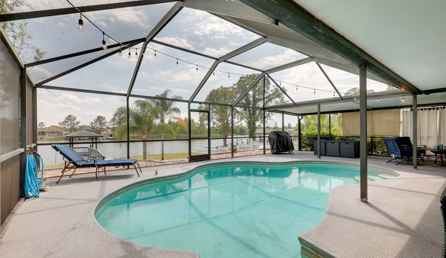 Bright Getaway w/Ski Lake, 11 Miles to Dtwn Tampa
