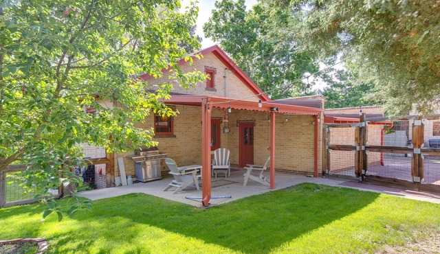Bright Golden Home w/Views - Walk to Downtown!