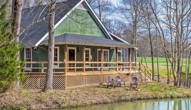 Bright ‘Green Gables’ Cabin: Hike, Swim & BBQ