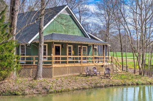 Bright ‘Green Gables’ Cabin: Hike, Swim & BBQ