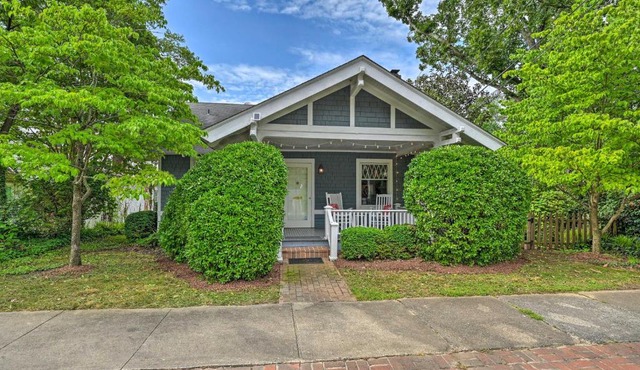 Bright Greensboro Escape ~ 1 Mi to Downtown