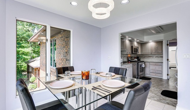 Bright Guest House: 15 Mi to Dtwn Baltimore!