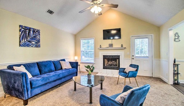 Bright Hinesville Home with Yard Pet Friendly!