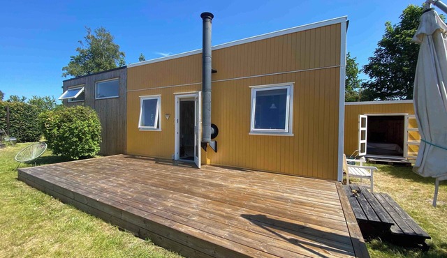 Bright holiday home close to the sea